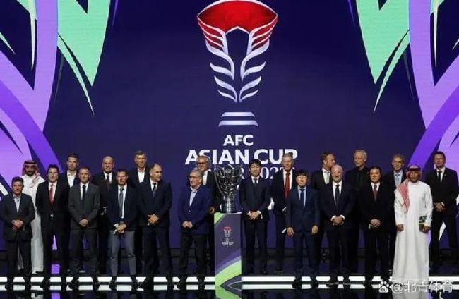 FIFA官方：首届俱乐部世界杯2025年6月15-7月13日举办国际足联理事会今天开会批准首届俱乐部世界杯的各项细节，第一届新版俱乐部世界杯将于2025年6月15日-7月13日在美国举办，共32支球队参加。